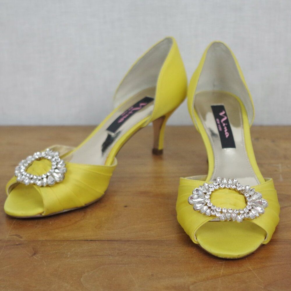 Nina New York Leather Soled Yellow Satin Rhinestone Heels Size 6.5M
